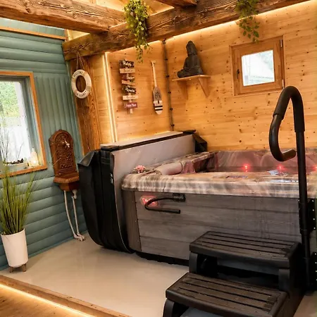 Luxusní Wellness Srub Orlík *