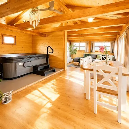 Luxusní Wellness Srub Orlík *